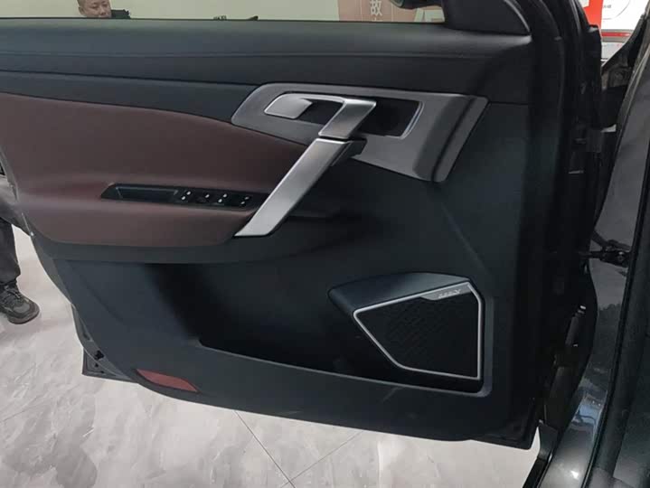 Фото 7 - Geely Atlas