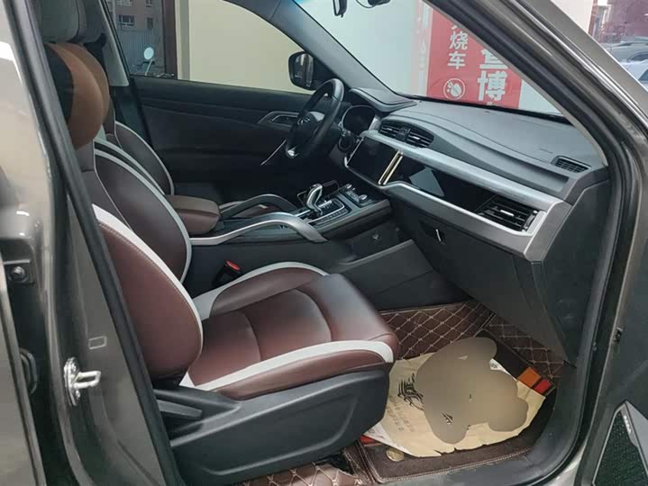 Фото 8 - Geely Atlas