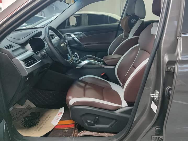 Фото 9 - Geely Atlas