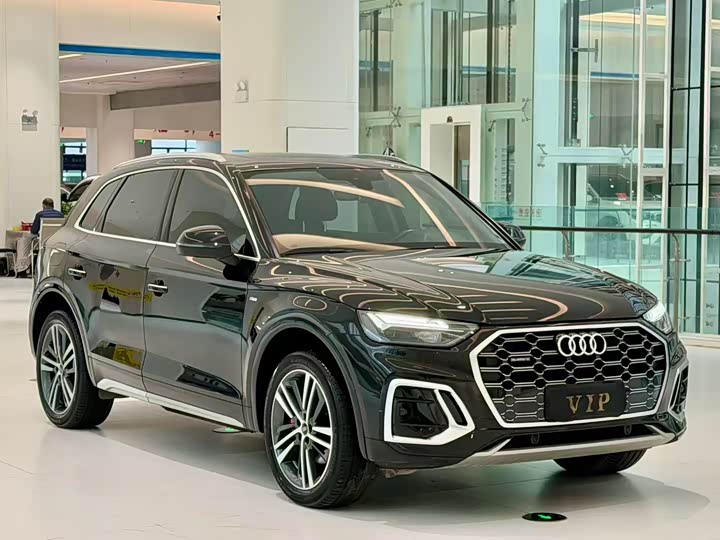 Фото 1 - Audi Q5L