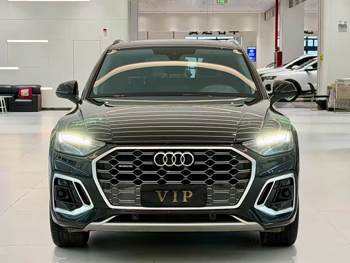 Фото 2 - Audi Q5L