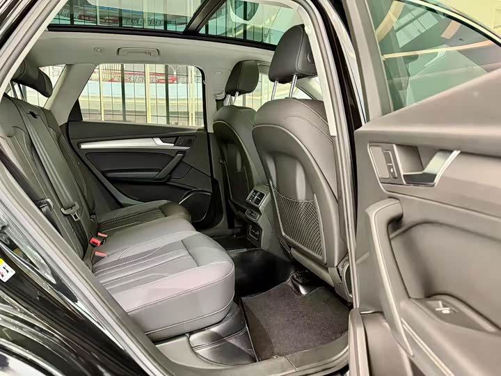 Фото 5 - Audi Q5L