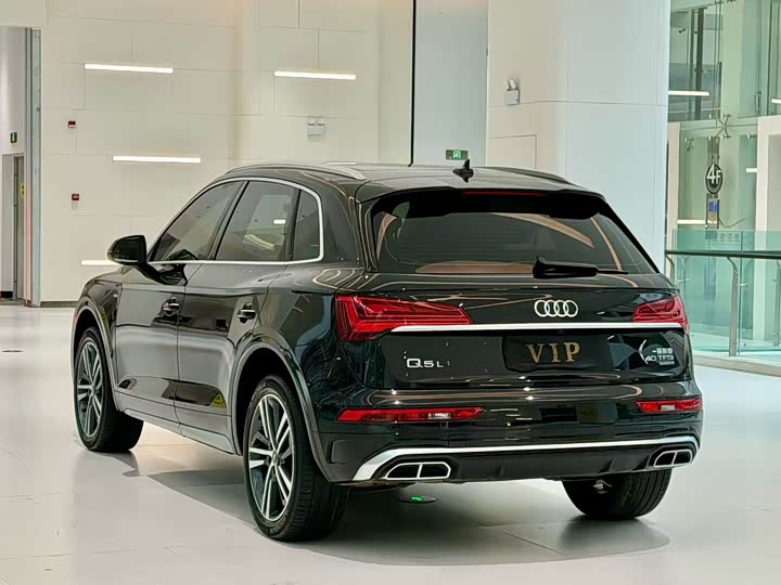 Фото 9 - Audi Q5L