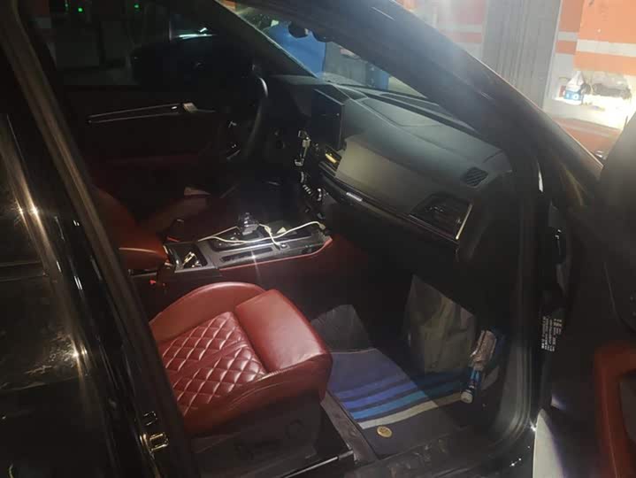 Фото 8 - Audi Q5L