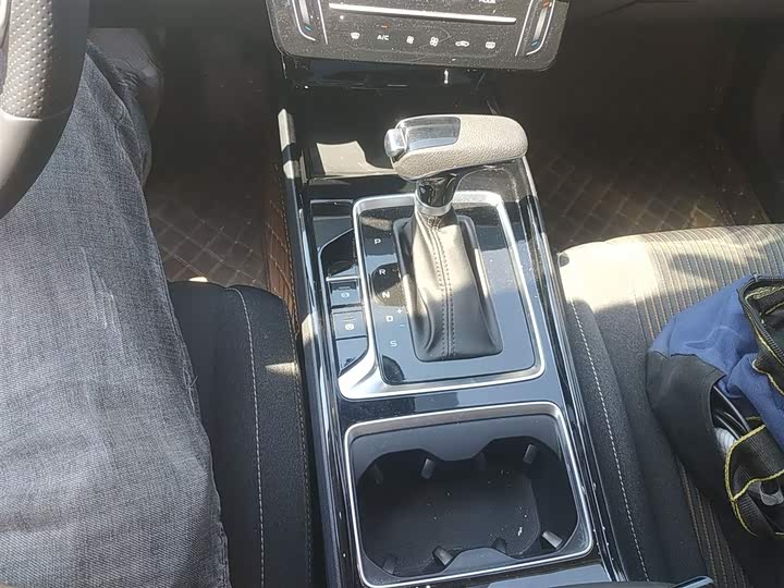 Фото 7 - Bestune B70