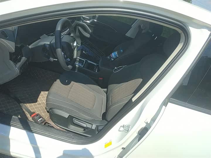 Фото 8 - Bestune B70