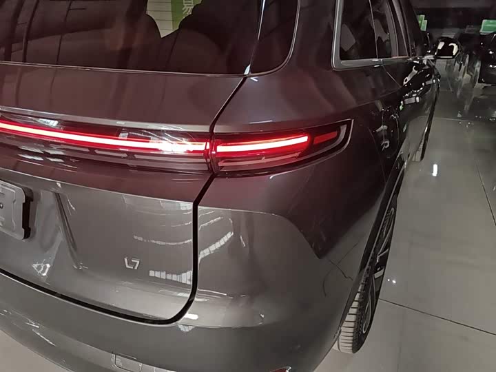 Фото 8 - LiXiang L7