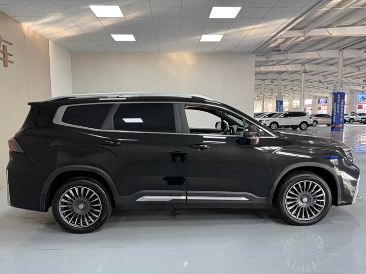 Фото 8 - Geely Okavango L