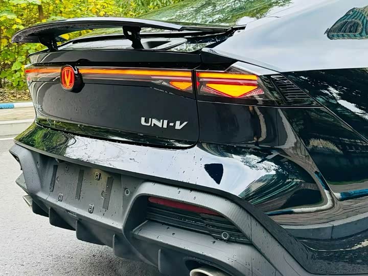 Фото 5 - Changan UNI-V