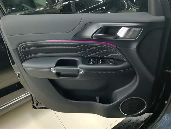 Фото 7 - Tank 300