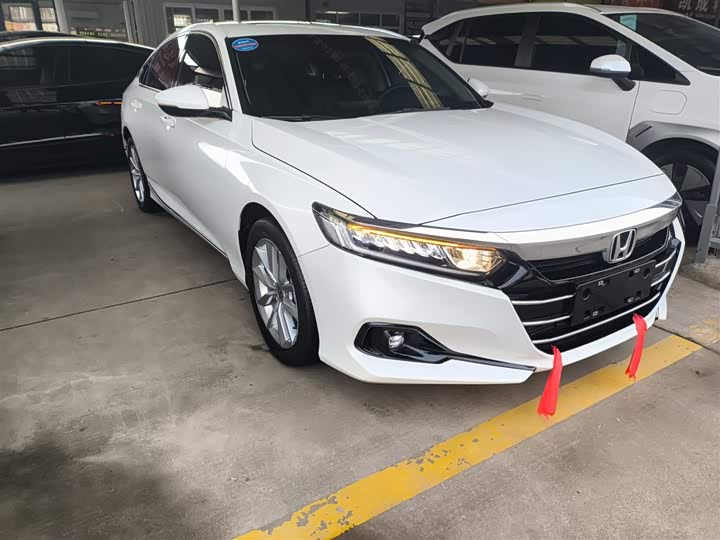 Фото 4 - Honda Accord