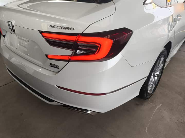 Фото 8 - Honda Accord