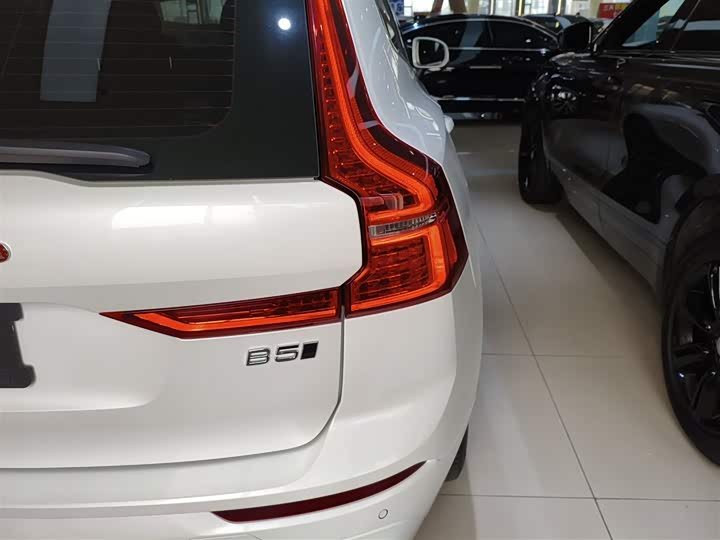 Фото 8 - Volvo XC60