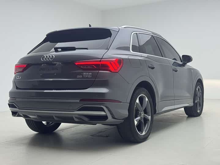 Фото 6 - Audi Q3