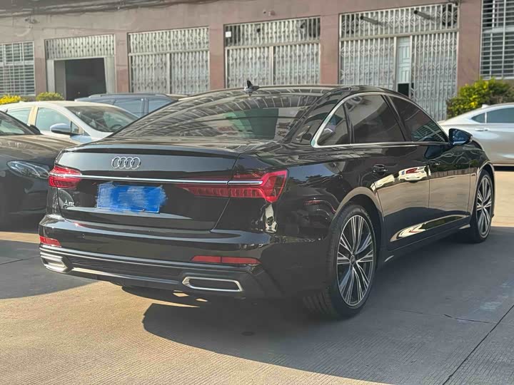 Фото 5 - Audi A6L