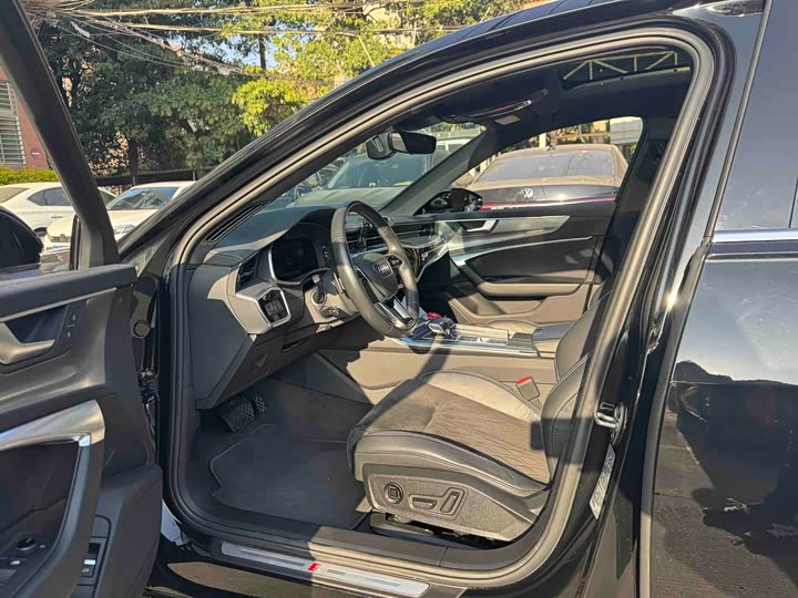 Фото 6 - Audi A6L