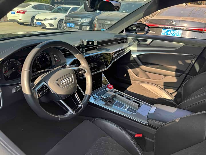 Фото 8 - Audi A6L