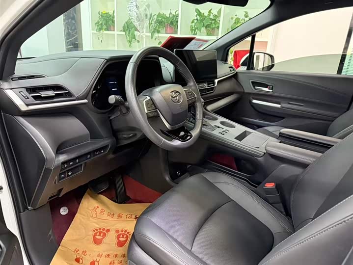 Фото 2 - Toyota Sienna