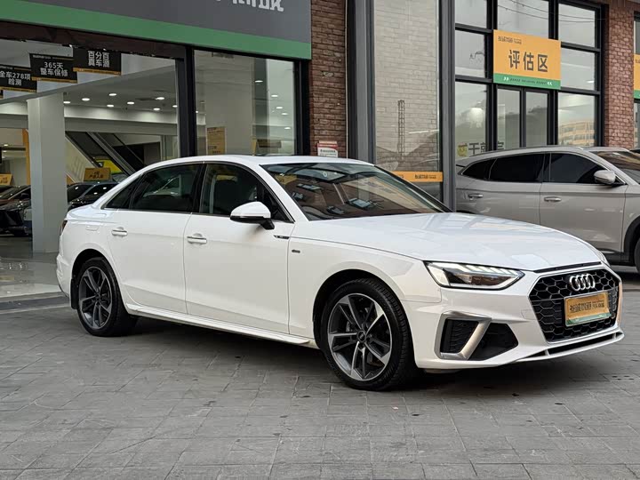 Фото 3 - Audi A4L