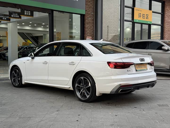 Фото 6 - Audi A4L