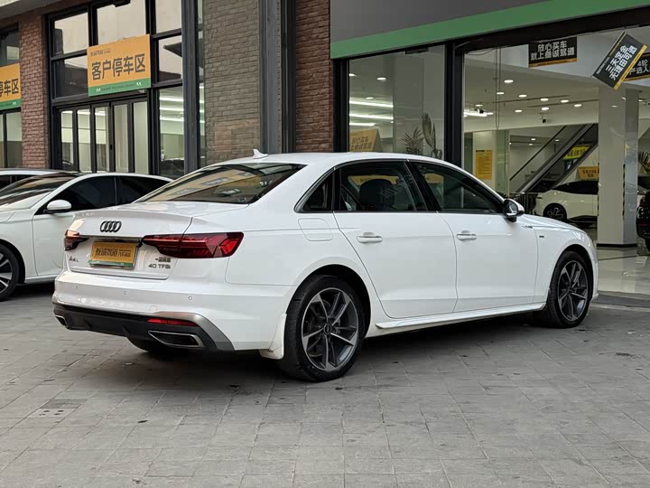 Фото 7 - Audi A4L