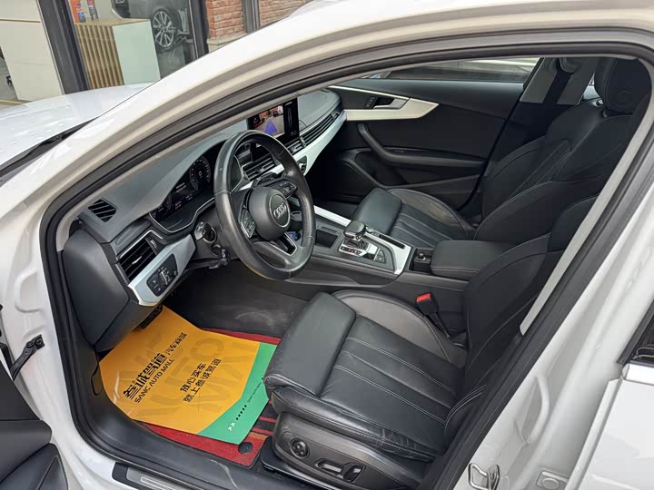 Фото 8 - Audi A4L