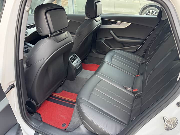 Фото 9 - Audi A4L