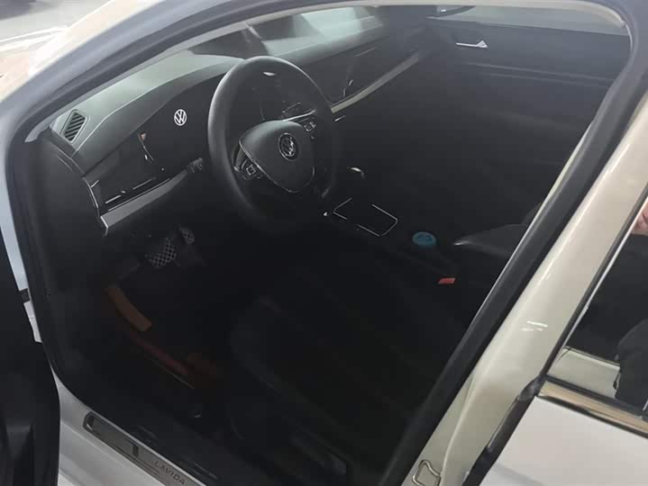 Фото 9 - Volkswagen Lavida