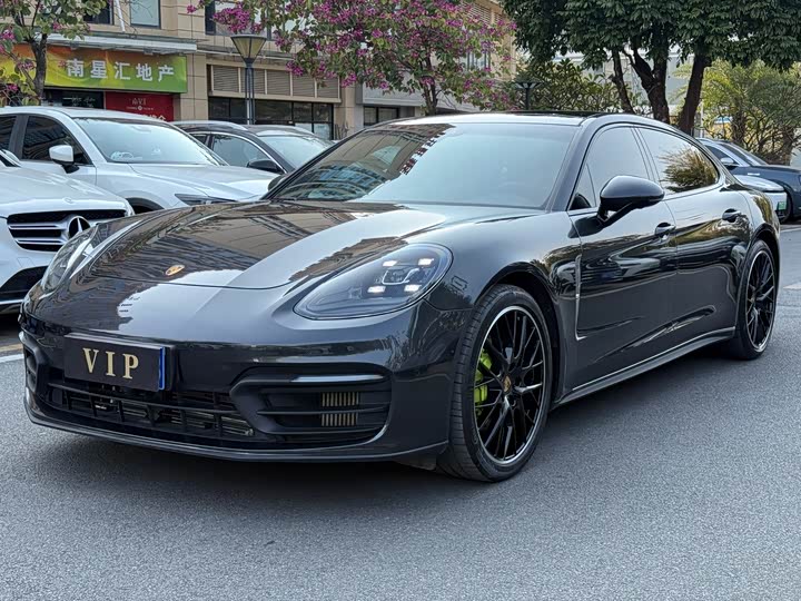 Фото 1 - Porsche Panamera