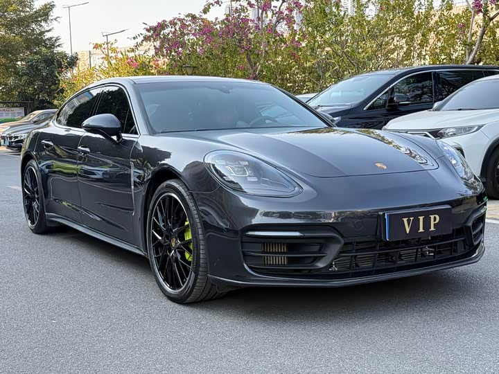 Фото 3 - Porsche Panamera