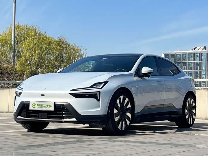 Фото 1 - Polestar 4