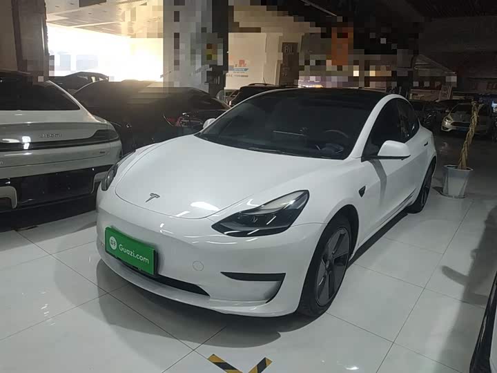 Фото 2 - Tesla Model 3