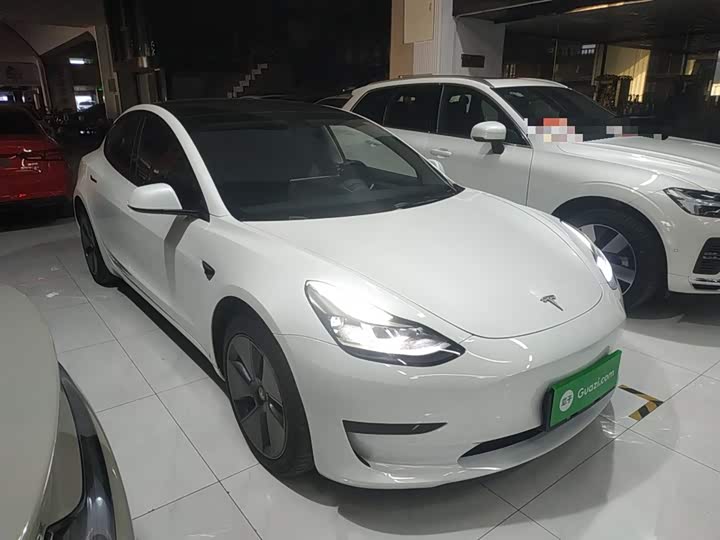Фото 4 - Tesla Model 3
