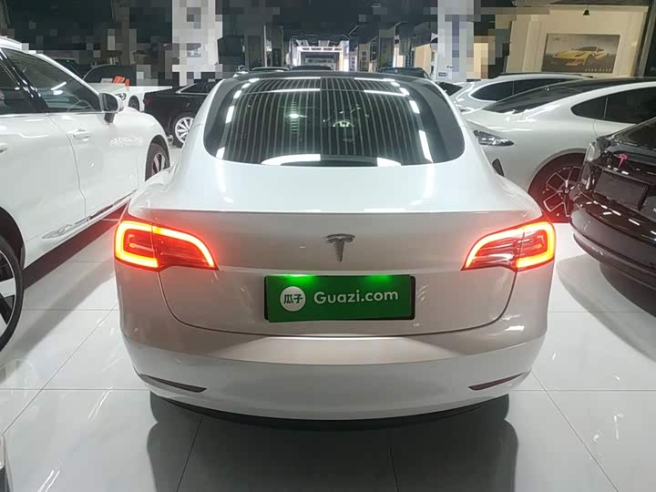 Фото 6 - Tesla Model 3