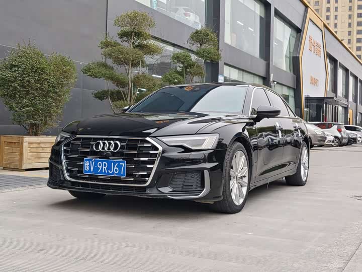 Фото 1 - Audi A6L