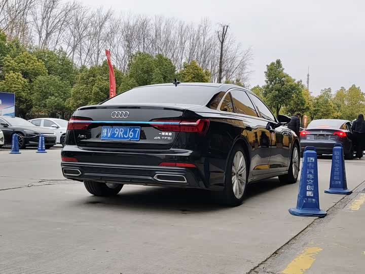 Фото 4 - Audi A6L