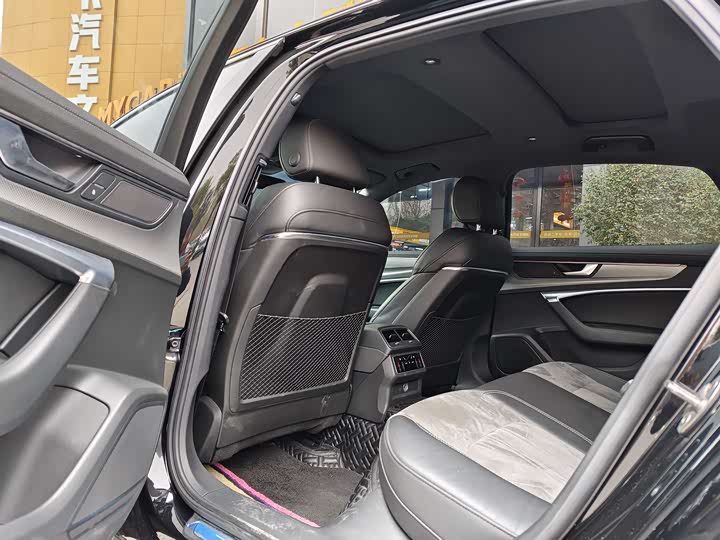 Фото 9 - Audi A6L