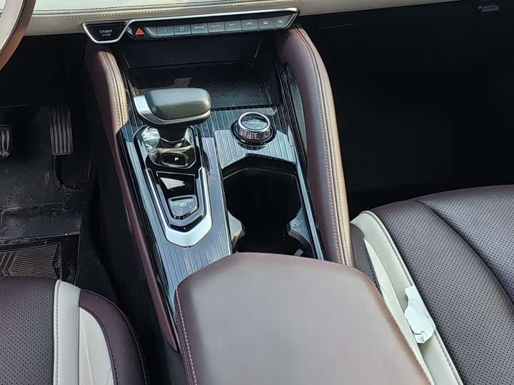 Фото 4 - Geely Monjaro