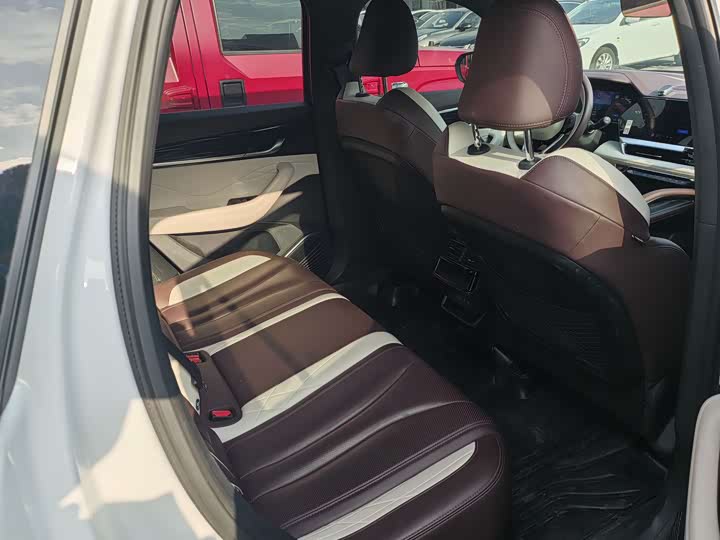 Фото 7 - Geely Monjaro