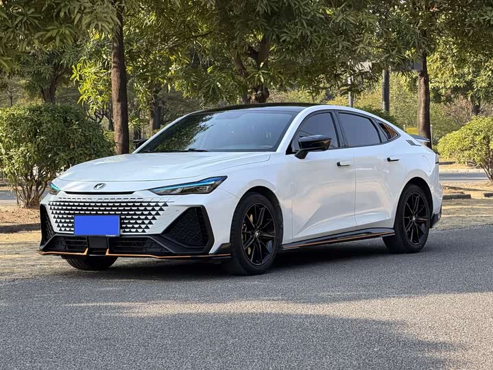 Фото 1 - Changan UNI-V