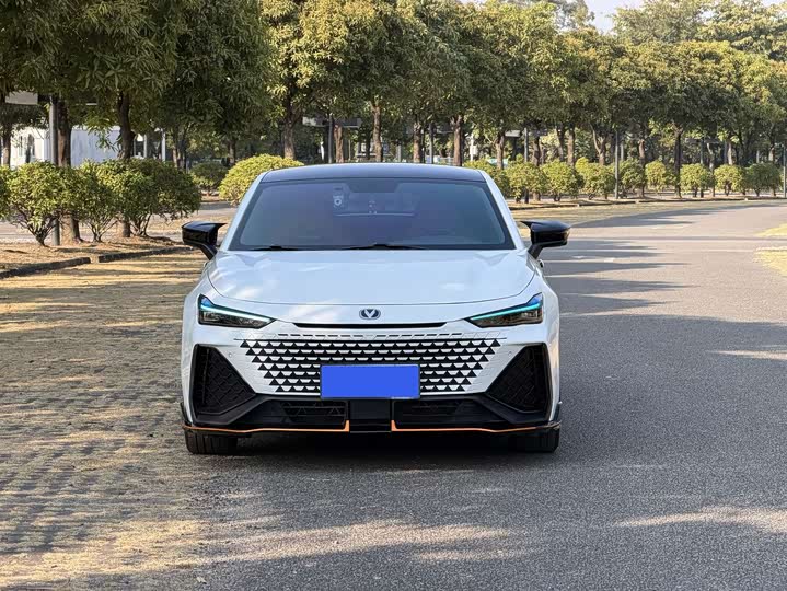 Фото 2 - Changan UNI-V