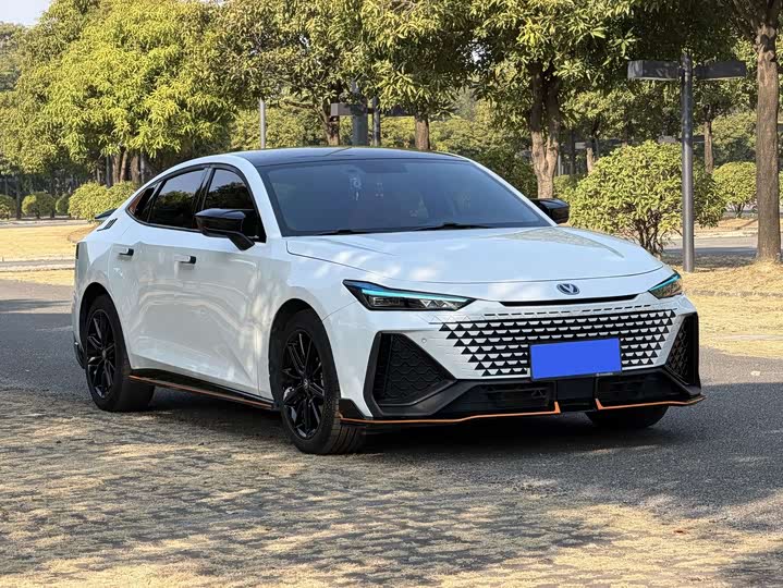 Фото 3 - Changan UNI-V