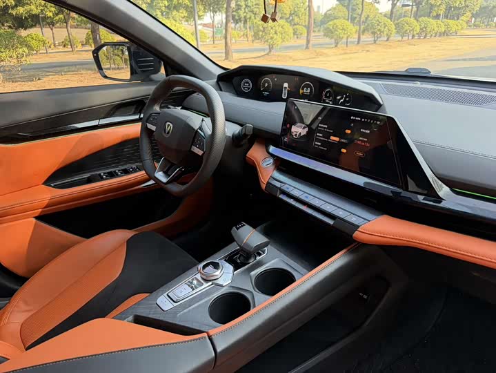 Фото 4 - Changan UNI-V