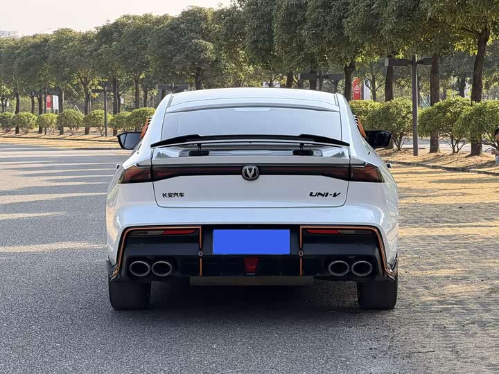 Фото 8 - Changan UNI-V