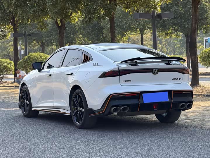 Фото 9 - Changan UNI-V