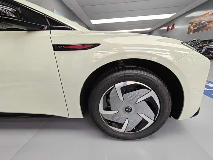 Фото 8 - Hongqi EH7