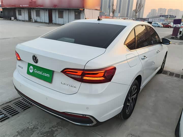 Фото 7 - Volkswagen Lavida