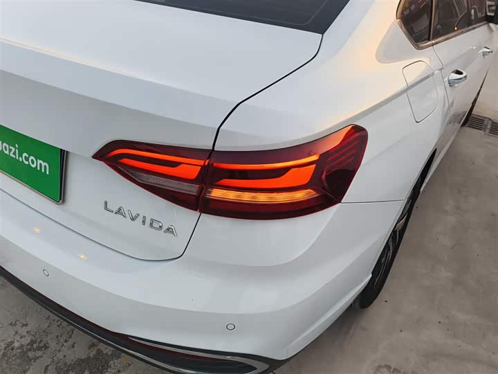 Фото 8 - Volkswagen Lavida