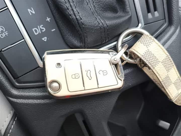 Фото 9 - Volkswagen Lavida