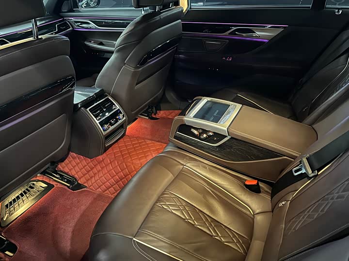 Фото 4 - BMW 7 Series